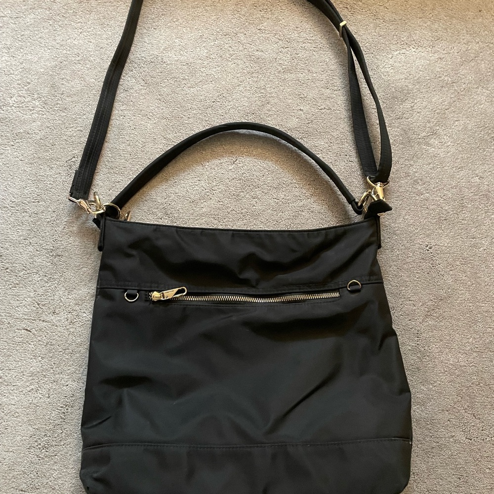 Travelon anti theft crossbody / shoulder bag black